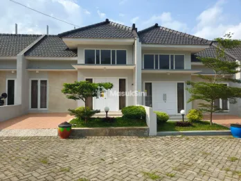 RUMAH VILLA EXCLUSIVE MINIMALIS DEKAT DENGAN PREDATOR PARK