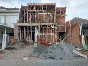 DIJUAL RUMAH BARU MODERN LOKASI BERADA DI KAWASAN ELIT PERUM ARAYA