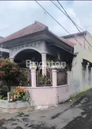 DIJUAL RUMAH POJOK JL. BUNGA -BUNGA