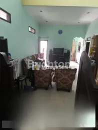 DIJUAL RUMAH POJOK JL. BUNGA -BUNGA
