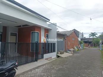 DIJUAL RUMAH SIAP HUNI LOKASI SAWOJAJAR