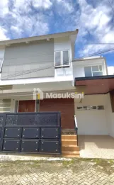 DIJUAL RUMAH VILLA MEWAH FULL FURNISH LOKASI DEKAT NK CAFE MALANG