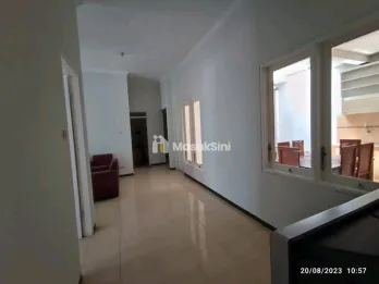 Hunian Nyaman di Palm Spring Regency, Jambangan Barat Surabaya