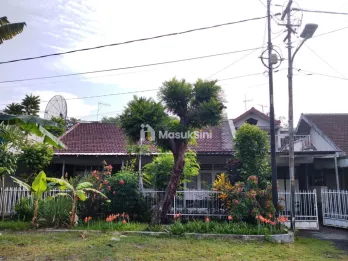 Rumah 2 Lantai Dijual Jl Ananas Tengah Kota Malang Dekat Alun-alun