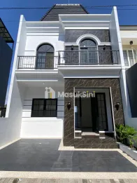 RUMAH AMERICAN CLASSIC DEKAT KAMPUS BRAWIJAYA