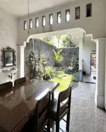 Rumah Dijual Mojo Kediri Pinggir Jalan Raya, Cocok Usaha, Tanah Luas
