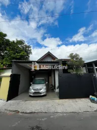 RUMAH FULL LANTAI GRANITE DEKAT UNMUH JEMBER