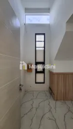 RUMAH FULL LANTAI GRANITE DEKAT UNMUH JEMBER