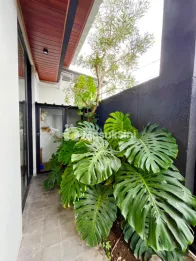 RUMAH FULL LANTAI GRANITE DEKAT UNMUH JEMBER