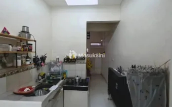 Rumah Hangat & Homey untuk Keluarga di Rungkut Mapan