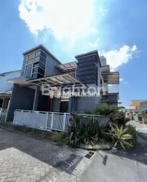 RUMAH HOOK 2LANTAI DI AREA TENGAH KOTA MALANG