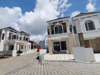 RUMAH HUNIAN 2 LANTAI MODERN DENGAN VIEW PEGUNUNGAN DEKAT ALUN ALUN BATU