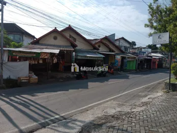 Rumah Kos dan Kios pinggir Jalan Mastrip dekat Poltek Jember