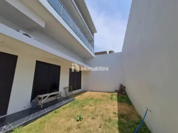 RUMAH MEWAH 4+1 KT DI KATANG KEDIRI, DEKAT PUSAT KULINER