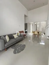RUMAH MODERN DI PARK VIEW RESIDENCE KEDIRI, SHM, 3 KT