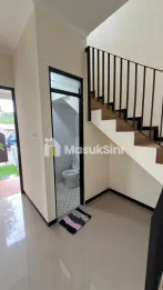 RUMAH MODERN LOKASI ARJOWINANGUN