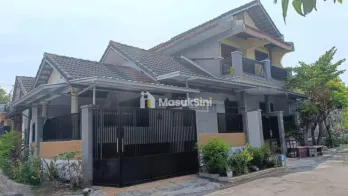 Rumah Pojok 2 lantai di Gunung Batu Permai Jemberr