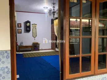 Rumah Pojok 2 lantai di Gunung Batu Permai Jemberr
