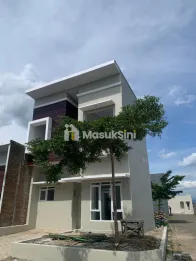 RUMAH SIAP HUNI 2 LANTAI DESAI MODERN & ESTETIK LOKASI DISUKUN KOTA MALANG