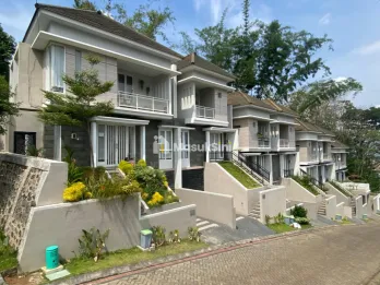 RUMAH VILLA MINIMALIS MODERN 2 LANTAI 10 MENIT KE WISATA BNS