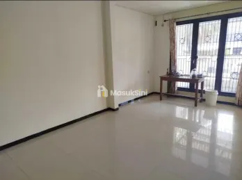 Sewa Rumah Nyaman di Baratajaya &ndash; Lokasi Strategis Surabaya Pusat