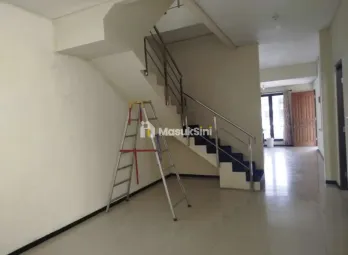 Sewa Rumah Nyaman di Baratajaya &ndash; Lokasi Strategis Surabaya Pusat
