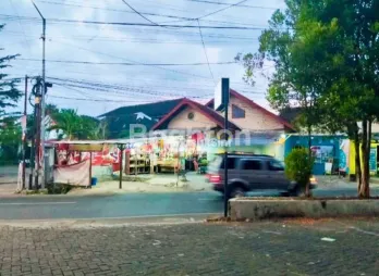 Rumah Kos dan Kios pinggir Jalan Mastrip dekat Poltek Jember