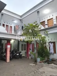 Rumah Kos dan Kios pinggir Jalan Mastrip dekat Poltek Jember