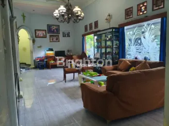 RUMAH + USAHA CUCI MOBIL DI NGASEM KEDIRI