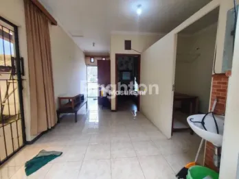 Rumah 2 Lantai Fully Furnished Di Griya Santa