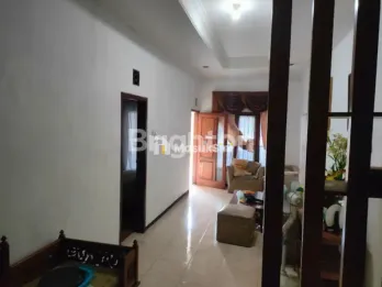 Rumah 2 Lantai Fully Furnished Di Griya Santa
