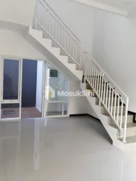 VILLA MODERN DI BATU DENGAN VOID TINGGI DAN LOKASI STRATEGIS