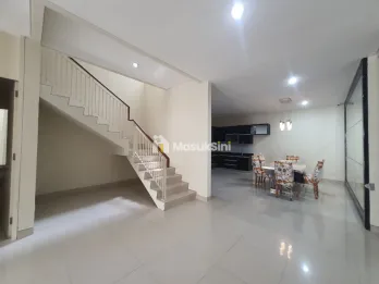 Jual Cepat Murah Rumah di Pakuwon Indah PF, Surabaya