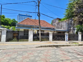 Jual Rumah Vintage Pusat Kota Dekat Panglima Sudirman, Tunjungan di Taman A