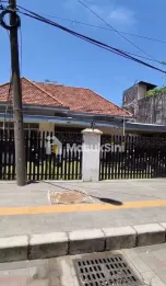 Jual Rumah Vintage Pusat Kota Dekat Panglima Sudirman, Tunjungan di Taman A
