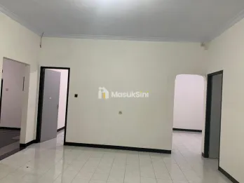 Rumah 2 lantai dekat Kampus UIJ dan GOR Kaliwates Jember