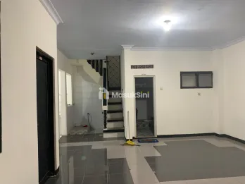 Rumah 2 lantai dekat Kampus UIJ dan GOR Kaliwates Jember