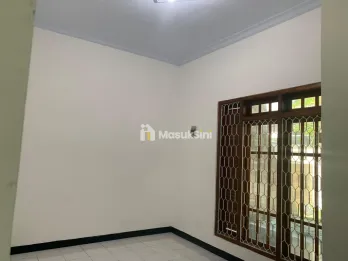 Rumah 2 lantai dekat Kampus UIJ dan GOR Kaliwates Jember