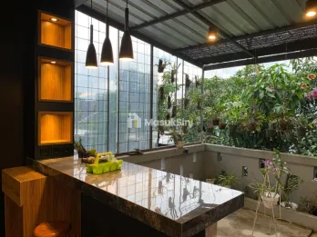 Rumah 2 lantai Interior Estetik di Taman Gading Jember