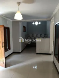 Rumah 2 lantai Pojok di Kodam Mangli Jember dekat UIN
