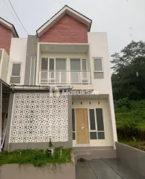 Rumah 3 lantai Minimalis di Jabal Nur View Bintoro Jember