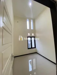 Rumah Baru 2 Lantai Medokan Tambak Rungkut – Pinggir Jalan Raya!