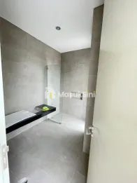 Rumah Eksklusif Baru Gress di The Green Lake Citraland