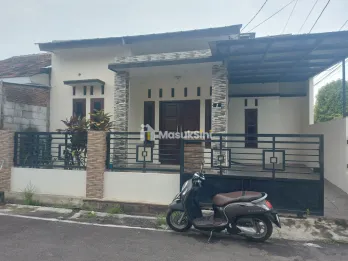 Rumah Minimalis strategis - Hook