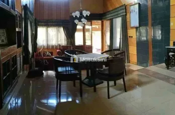 Rumah Pinggir Jalan Raya dekat RSUD Soebandi Jember