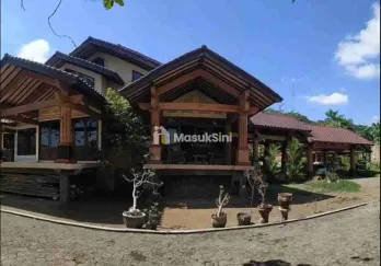 Rumah Pinggir Jalan Raya dekat RSUD Soebandi Jember
