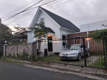 Rumah Scandinavian di Kebonsari dekat Armed Jember