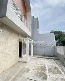 Rumah Siap Huni 2 lantai di Tlogomas dekat Universitas Gajayana