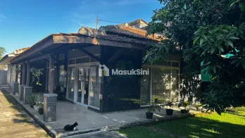 Rumah Vintage Halaman Asri