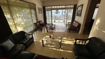 Rumah Vintage Halaman Asri